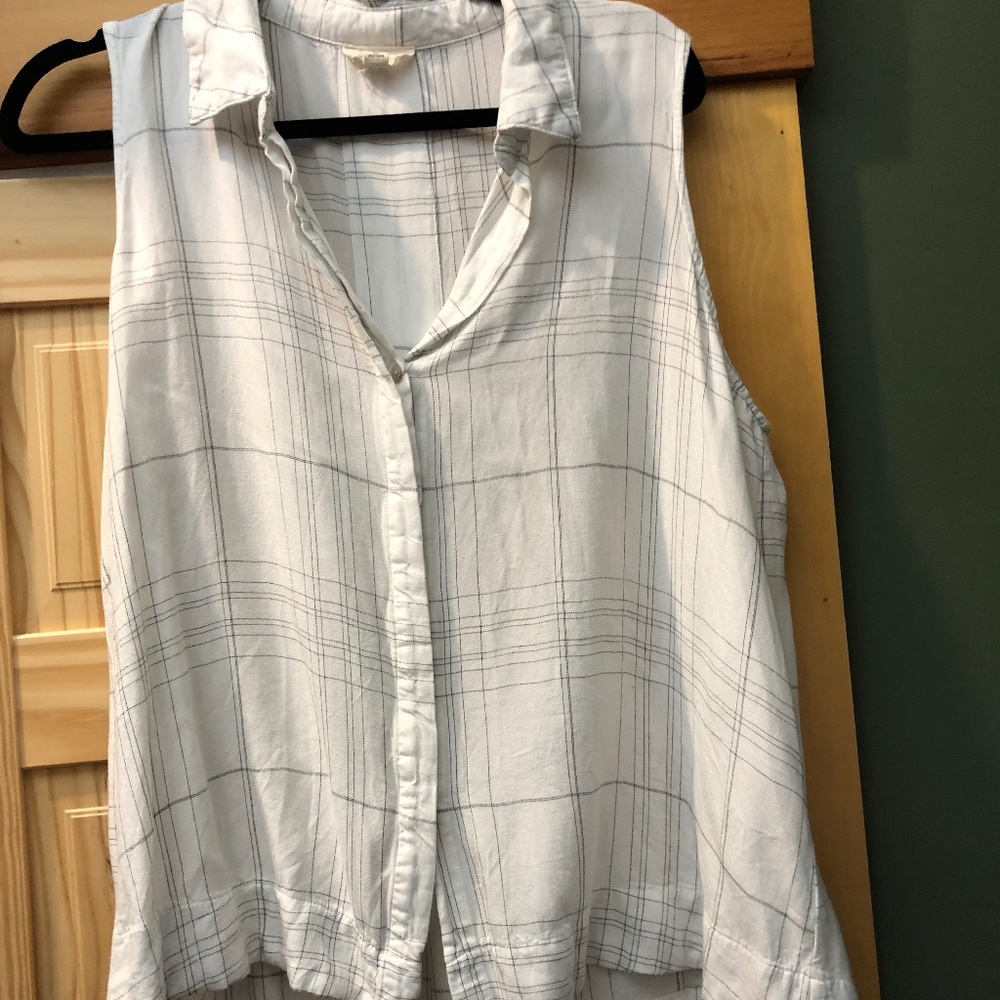 Cupio Sleeveless Button Down Shirt